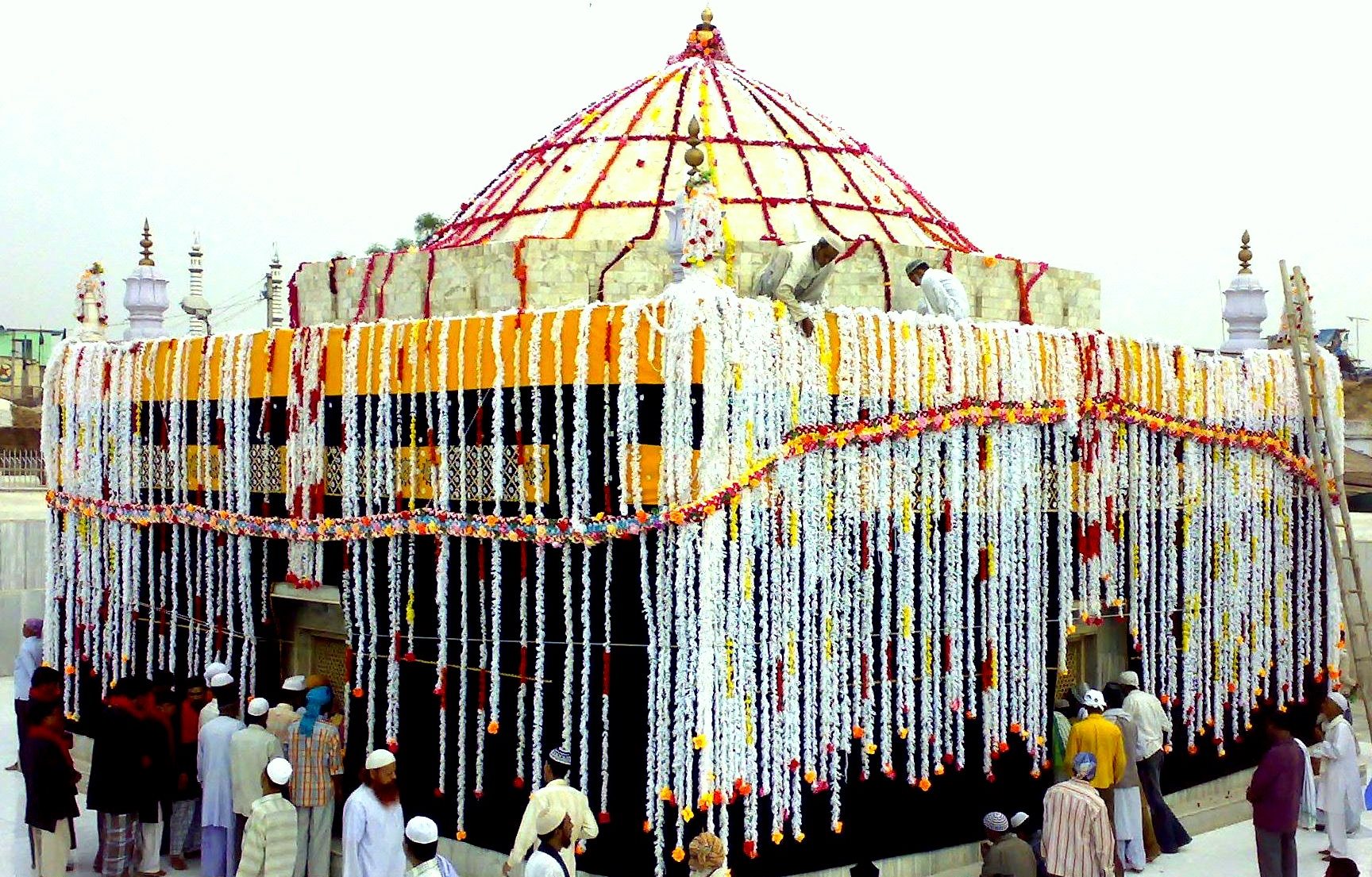 Dargah Hazrat Syed Badiuddin Zinda Shah Qutbul Madar (RA)